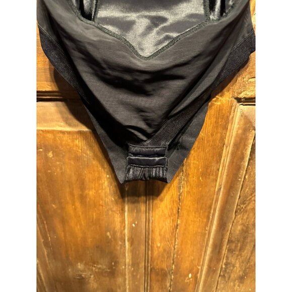 Maidenform Flexees Black Easy Up Firm Control Wired Bodysuit, US 40DD - Picture 6 of 9